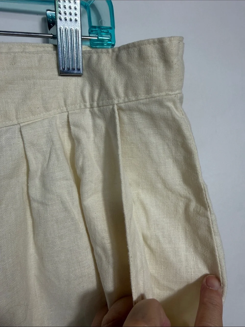 Vintage Oscar de la Renta Cream Linen Blend Pleated Shorts Size 36 Made in Japan